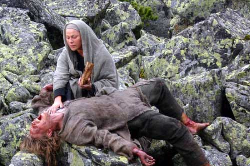 Мать Кендарат спасает раненого Волкодава.